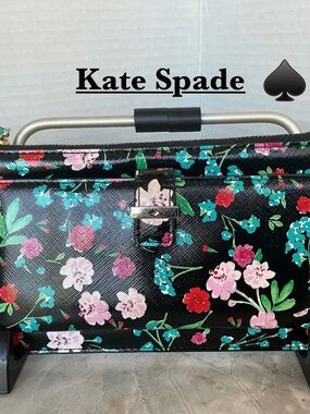 Kate Spade NY “Cameron Street” Jardin Floral Wristlet